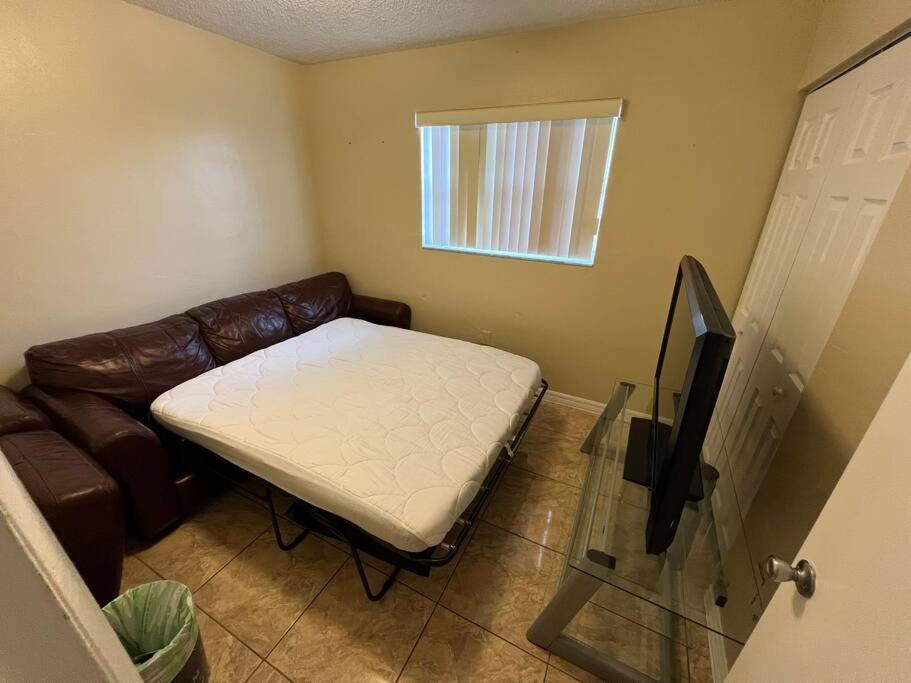 Cheerful 3-Bedroom Home, Free Parking On Premises Miami Gardens Exterior photo