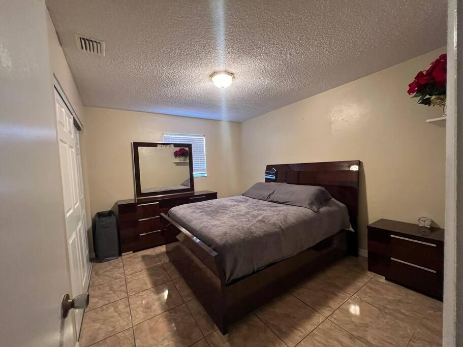 Cheerful 3-Bedroom Home, Free Parking On Premises Miami Gardens Exterior photo